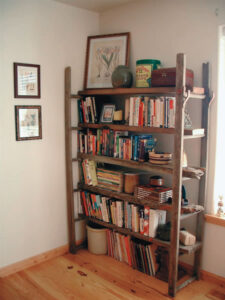 Country Lore: A Rustic Bookshelf Made From an Old Ladder Image